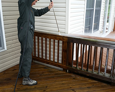 pressure-washing-ashburn-clean-deck-railing
